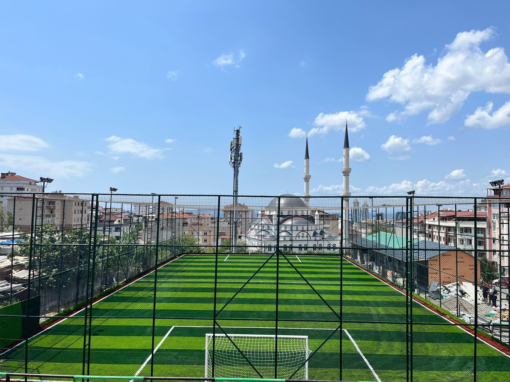 Zümrütevler Arena Halı Saha tesis ve saha fotoğrafı 2